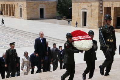 Numan Kurtulmuş, Divan üyeleri ile Anıtkabir'i ziyaret etti