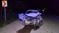Otomobille Çarpisan Motosikletin Sürücüsü Öldü, Yakinlari Otomobil Sürücüsünü Linç Etmek Istedi