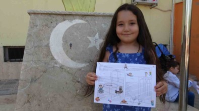 Deprem Bölgesi Kilis'te 54 Bin Ögrenci Karne Aldi