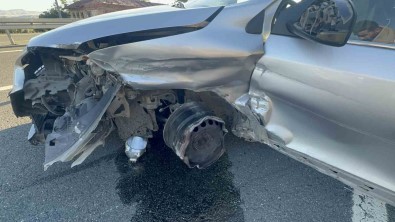 Lastigi Patlayan Otomobil Bariyerlere Çarpti Açiklamasi 3'Ü Çocuk 4 Yarali