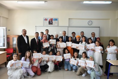 Son Ders Zili Çaldi, Ögrenciler Karnelerini Aldi