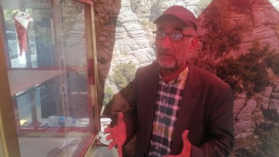 Depremzede Baba Gözyaslari Arasinda 1 Yildir Görmedigi Oglunu Ariyor