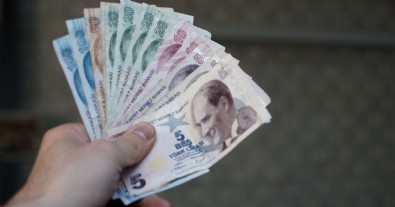 Maaş ve ikramiyeler hesaplara yatıyor! İşte erken ödeme takvimi