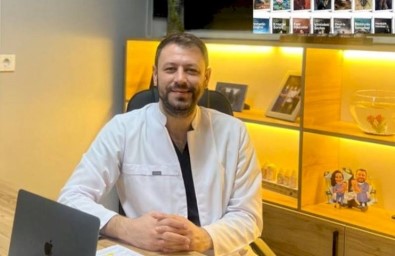 Takdir Belgesini Getiren 100 Ögrenciye 'Hijyen Seti Ve Kitap' Hediye