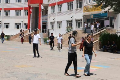 YKS'nin Ilk Oturumu Tamamlandi