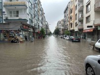 Akhisar'da Hastaneyi Sel Sulari Basti, Hastalar Tahliye Edildi Haberi