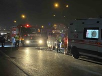 Sultangazi'de Bariyerlere Çarpan Araç Yan Yatti Açiklamasi 1 Ölü