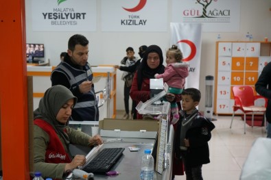 Depremzedelere Toplamda 110 Bin Paket Yardim Dagitildi