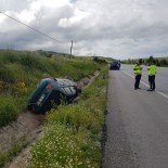 Otomobil Sarampole Devrildi Açiklamasi 2 Yarali