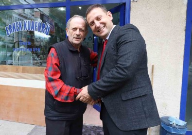 55 Yildir Berberlik Yapiyor