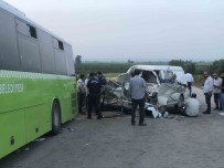 Adana'da Belediye Otobüs Ile Panelvan Araç Çarpisti Açiklamasi 2 Ölü, 10 Yarali