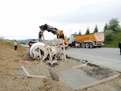 Bilecik'te Beton Mikserinin Devrilmesi Sonucu 1 Kisi Yaralandi