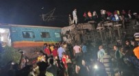 Hindistan'da meydana gelen tren kazasında 50 kişi hayatını kaybetti Haberi