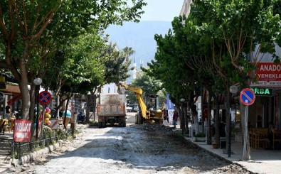 Kusadasi Özer Türk Caddesi'nde Yenileme Çalismalari Basladi