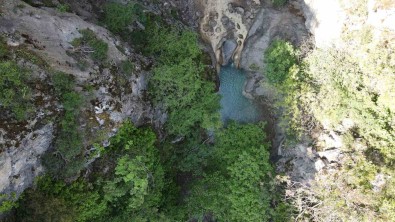 Spil Dagi'ndaki Sakli Kanyon Dron Ile Görüntülendi