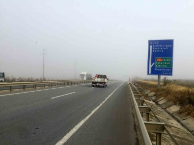 Kirklareli'de Etkili Olan Yogun Sis Sürücülere Zor Anlar Yasatti