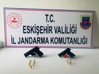 Silahlarini Satamadan Yakalandi