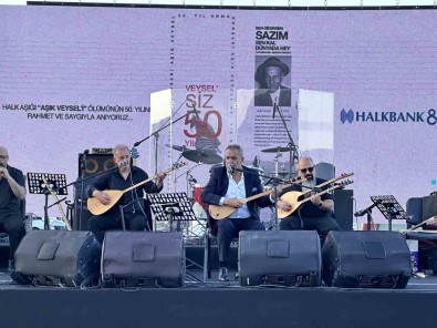 Yavuz Bingöl 'Asik Veysel'siz 50 Yil' Turnesinde Depremzedelerle Bulustu