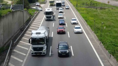 Bolu'da TEM Otoyolu'nda Bayram Trafigi Basladi