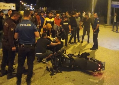 Hafif Ticari Araçla Çarpisan Motosiklet Sürücüsü Yaralandi