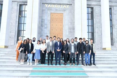 Hukuk Fakültesi Ögrencilerinden Yargitay Baskani Akarca'ya Ziyaret