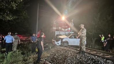 Malatya'da Yolcu Treni Hemzemin Geçitte Otomobile Çarpti Açiklamasi 1 Ölü