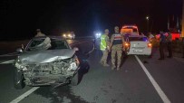 Erzincan'da Iki Otomobilin Çarpistigi Kazada 12 Kisi Yaralandi