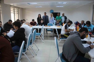 Nevsehir'de Is Görüsmesine Çagrilan 7 Bin 200 Kisiden 75 Kisi Geldi