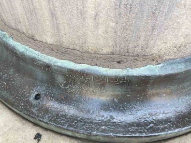 Tarihi Açik Hava Arsivi Açiklamasi Cami Sütunlarindaki Bilezik Yazilari