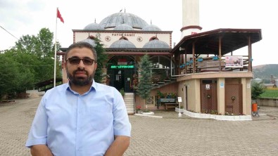 Görenler Durmadan Edemiyor