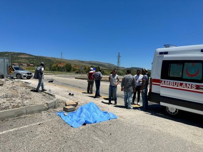 Isparta'da Trafik Kazasi Açiklamasi 1 Ölü, 2 Yarali