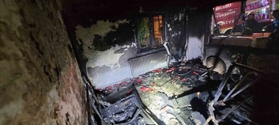 Itfaiye Alevlerin Arasina Daldi