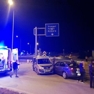 Otomobil Ile Hafif Ticari Araç Çarpisti Açiklamasi 3 Yarali