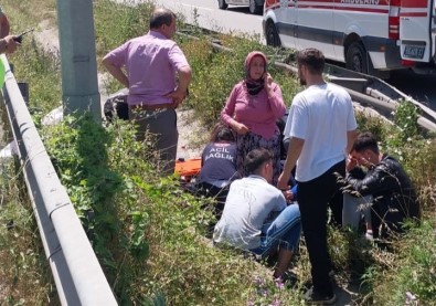 Samsun'da Otomobil Yayalara Çarpti Açiklamasi 2 Yarali