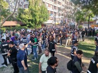 Izmir'de LGBT Yürüyüsüne Polis Müdahalesi Açiklamasi 50'Nin Üzerinde Gözalti