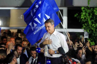 Yunanistan'da Seçimin Galibi Miçotakis'in Partisi Oldu