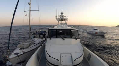 Ayvacik Açiklarinda Rotasi Italya Olan Yelkenli Teknede 57 Kaçak Göçmen Yakalandi