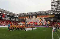 Göztepe Taraftari, 5 Farkli Dilde Transfer Ve Sampiyonluk Istedi