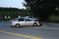 Iki Otomobil Kafa Kafaya Çarpisti Açiklamasi 4 Yarali