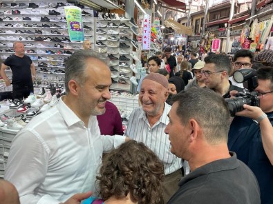 Iste Örnek Belediyecilik... 30 Bin Çocuga Bin Liralik Bayram Çeki