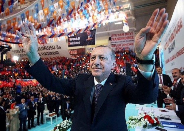 AK Parti'nin yerel seçim stratejisi şekilleniyor: Şehrin kimliğine göre aday! Ankara, İstanbul ve İzmir'in karneleri çıkarılacak