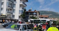  CANER KELEŞ - Amasya'da özel halk otobüsü ile otomobil çarpıştı: 5 yaralı