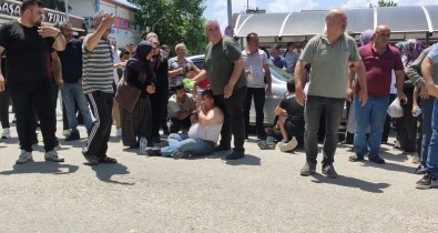 Dükkan Sahibi Ile Müsteriler Birbirine Girdi, Yumruklar Tekmeler Havada Uçustu
