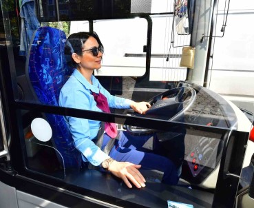 Kadin Soförlerden Yolcular Da Memnun