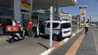 Diyarbakir'da Çarpisan Otomobillerden Biri Petrol Istasyonuna Daldi Açiklamasi 1'I Çocuk 5 Yarali