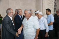 Diyarbakir'da Vatandaslar Tarihi Ulu Cami'de Bayramlasti