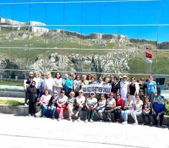 45 Yil Aradan Sonra Tekrar Van'da Bulustular