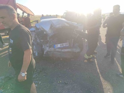 Tali Yoldan Çikan Traktör Ile Otomobil Çarpisti Açiklamasi 1'I Çocuk 5 Yarali