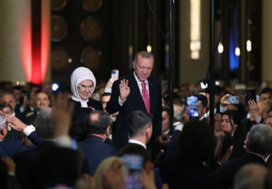 Cumhurbaşkanı Erdoğan'ın göreve başlama törenlerinde Türk Yıldızları'ndan gösteri uçuşu