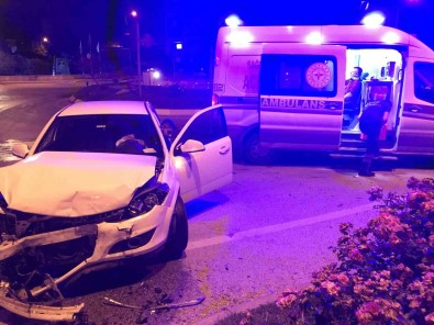Edirne'de Iki Otomobilin Çarpistigi Kazada 2 Kisi Yaralandi
